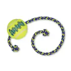 KONG SqueakAir Ball with Rope Medium - rotaļlieta suņiem — Foto 2